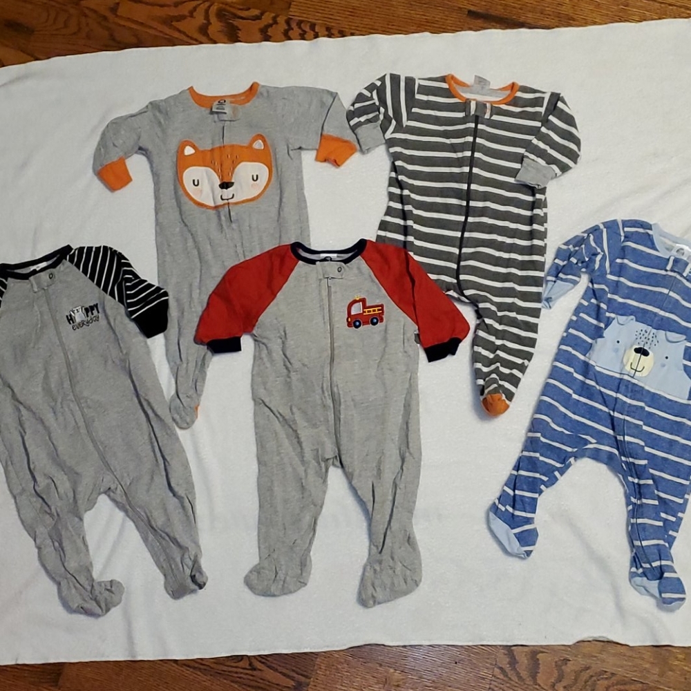 5 Gerber zip sleepers 3-6 months